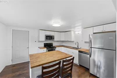 856 Augustine Ave, Coos Bay, OR 97420 - Photo 5