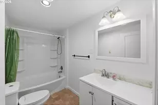 856 Augustine Ave, Coos Bay, OR 97420 - Photo 11