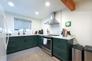 303 Country Club Rd, Eugene, OR 97401 - Photo 9