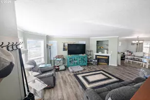 202 NE Rifle Range St, Roseburg, OR 97470 - Photo 3