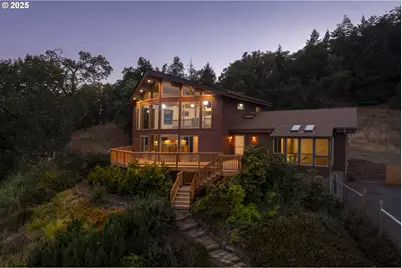 880 Jewel Dr, Roseburg, OR 97471 - Photo 1