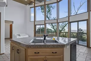 880 Jewel Dr, Roseburg, OR 97471 - Photo 13