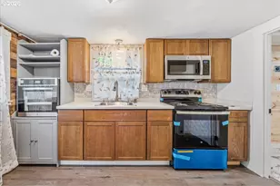11126 SE Boise St, Portland, OR 97266 - Photo 13