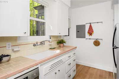 1621 SE Washington St, Portland, OR 97214 - Photo 13