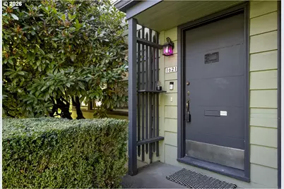 1621 SE Washington St, Portland, OR 97214 - Photo 3