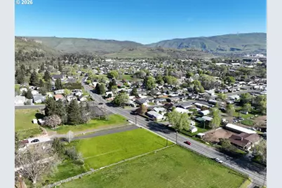 W 10th St, The Dalles, OR 97058 - Photo 7