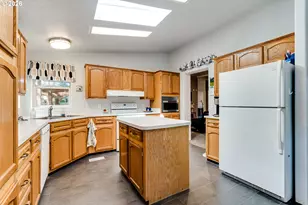 403 Carol St, Lowell, OR 97452 - Photo 5