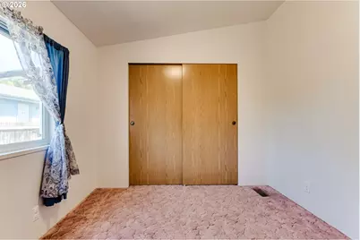 403 Carol St, Lowell, OR 97452 - Photo 23