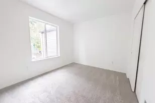 546 NE Knott St, Portland, OR 97212 - Photo 5