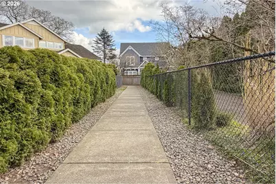 5349 Southwood Dr, Lake Oswego, OR 97035 - Photo 47