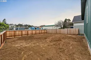 2142 Everett Ave, North Bend, OR 97459 - Photo 31