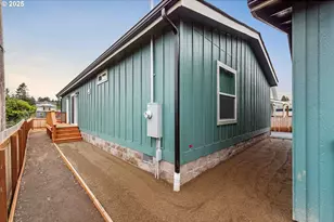 2142 Everett Ave, North Bend, OR 97459 - Photo 29