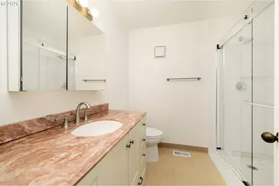 5150 S Landing Dr #312B2, Portland, OR 97239 - Photo 15