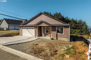 30302 Driftwood Dr, Gold Beach, OR 97444 - Photo 3