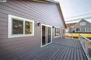 30302 Driftwood Dr, Gold Beach, OR 97444 - Photo 23