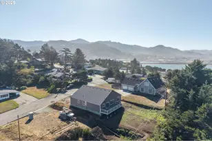 30302 Driftwood Dr, Gold Beach, OR 97444 - Photo 27