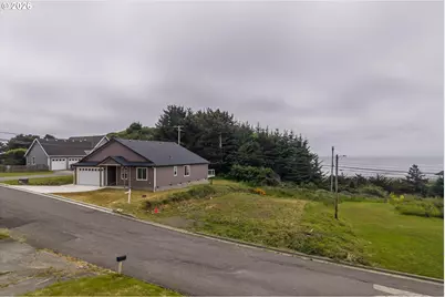 30302 Driftwood Dr, Gold Beach, OR 97444 - Photo 27
