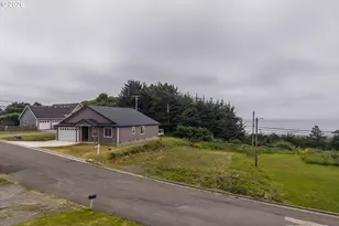 30302 Driftwood Dr, Gold Beach, OR 97444 - Photo 27