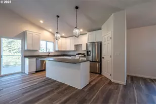 30302 Driftwood Dr, Gold Beach, OR 97444 - Photo 9