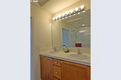 999 SE Sacha Pl, Hillsboro, OR 97123 - Photo 7