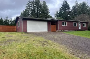5147 Hilltop Dr, Florence, OR 97439 - Photo 1