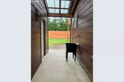 5147 Hilltop Dr, Florence, OR 97439 - Photo 7