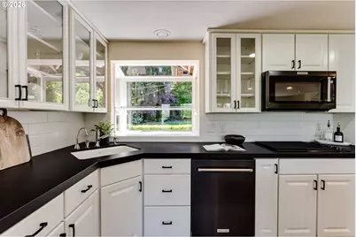 3185 Kevington Ave, Eugene, OR 97405 - Photo 11