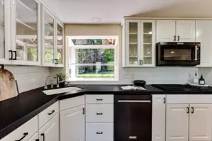 3185 Kevington Ave, Eugene, OR 97405 - Photo 11