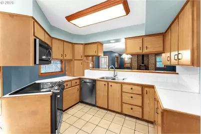 600 E Mountainview Dr, Newberg, OR 97132 - Photo 9