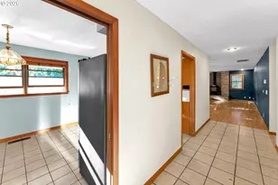 600 E Mountainview Dr, Newberg, OR 97132 - Photo 5
