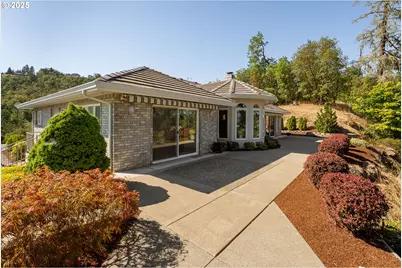 790 Tranquil Ln, Roseburg, OR 97471 - Photo 3