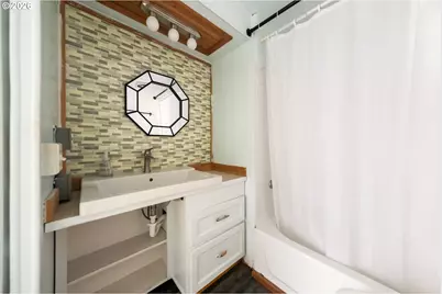 600 SE Edgewood St, Winston, OR 97496 - Photo 23