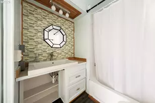 600 SE Edgewood St, Winston, OR 97496 - Photo 23