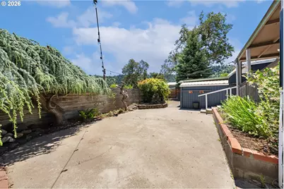 600 SE Edgewood St, Winston, OR 97496 - Photo 27
