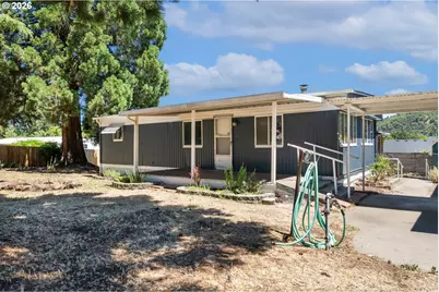 600 SE Edgewood St, Winston, OR 97496 - Photo 3