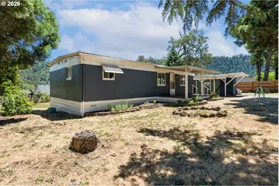 600 SE Edgewood St, Winston, OR 97496 - Photo 5
