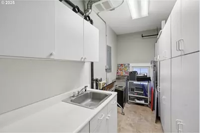 821 NW 16th Ave, Portland, OR 97209 - Photo 17