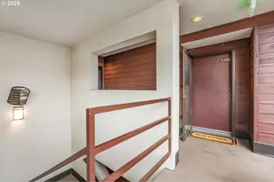 5250 S Landing Dr, Portland, OR 97239 - Photo 3