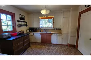 1445 W 11th Ave, Eugene, OR 97402 - Photo 5