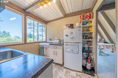 1556 NW 25th St, Lincoln City, OR 97367 - Photo 17