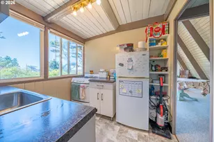 1556 NW 25th St, Lincoln City, OR 97367 - Photo 17
