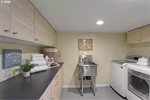 2406 NE Halsey St, Portland, OR 97232 - Photo 37