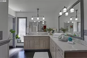 2406 NE Halsey St, Portland, OR 97232 - Photo 27