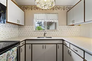 13601 NE Sacramento St, Portland, OR 97230 - Photo 9