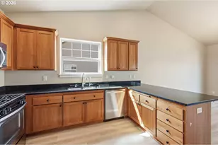 956 Kaylee Ave, Junction City, OR 97448 - Photo 19