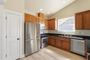 956 Kaylee Ave, Junction City, OR 97448 - Photo 17