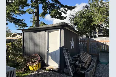 2045 19th St, Florence, OR 97439 - Photo 39