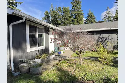 2045 19th St, Florence, OR 97439 - Photo 5