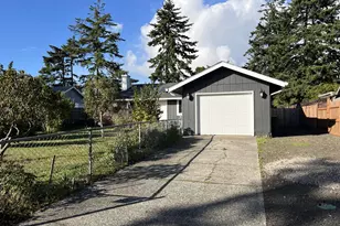2045 19th St, Florence, OR 97439 - Photo 3