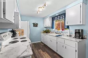 405 Corona Loop Rd, Roseburg, OR 97471 - Photo 9